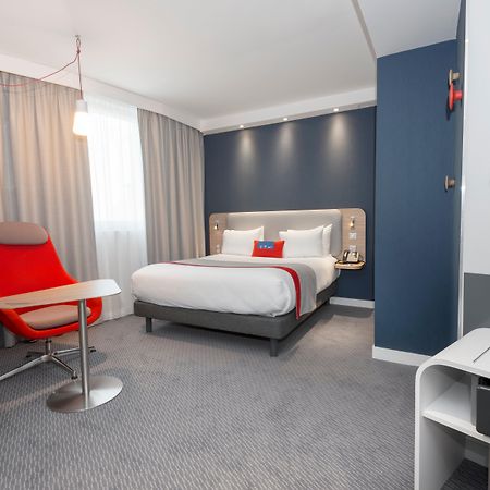 Holiday Inn Express Paris - Velizy By Ihg Eksteriør billede