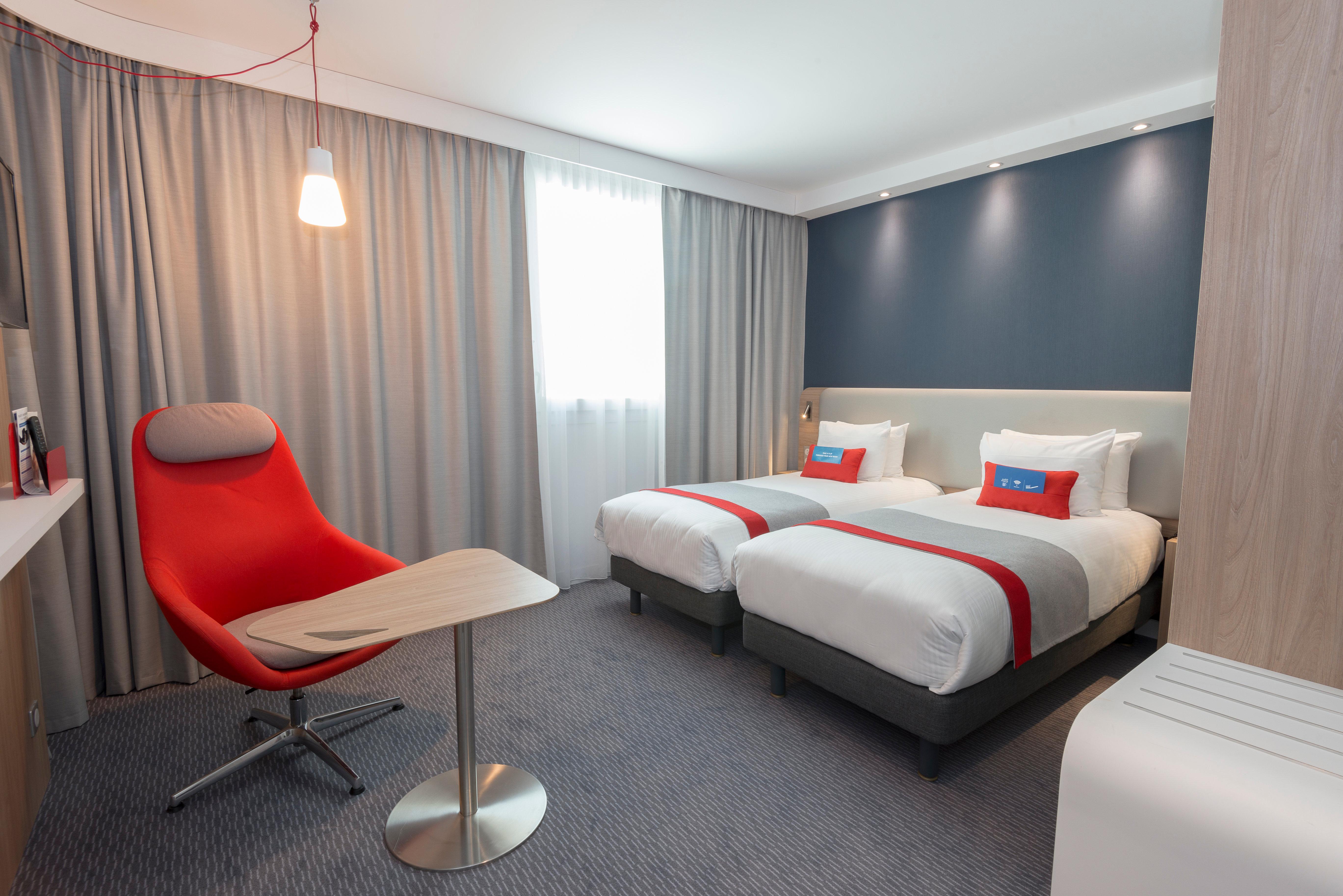 Holiday Inn Express Paris - Velizy By Ihg Eksteriør billede