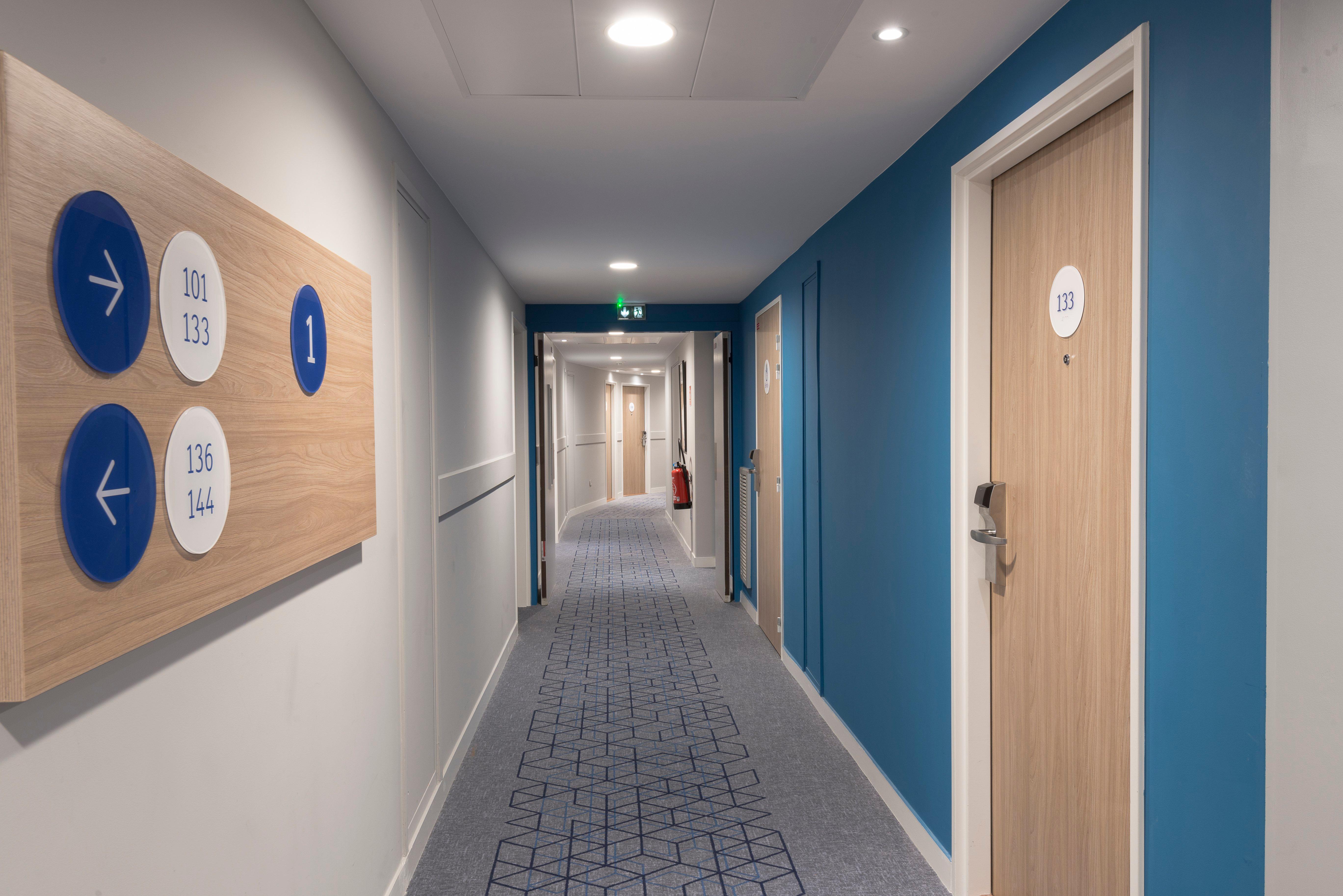 Holiday Inn Express Paris - Velizy By Ihg Eksteriør billede