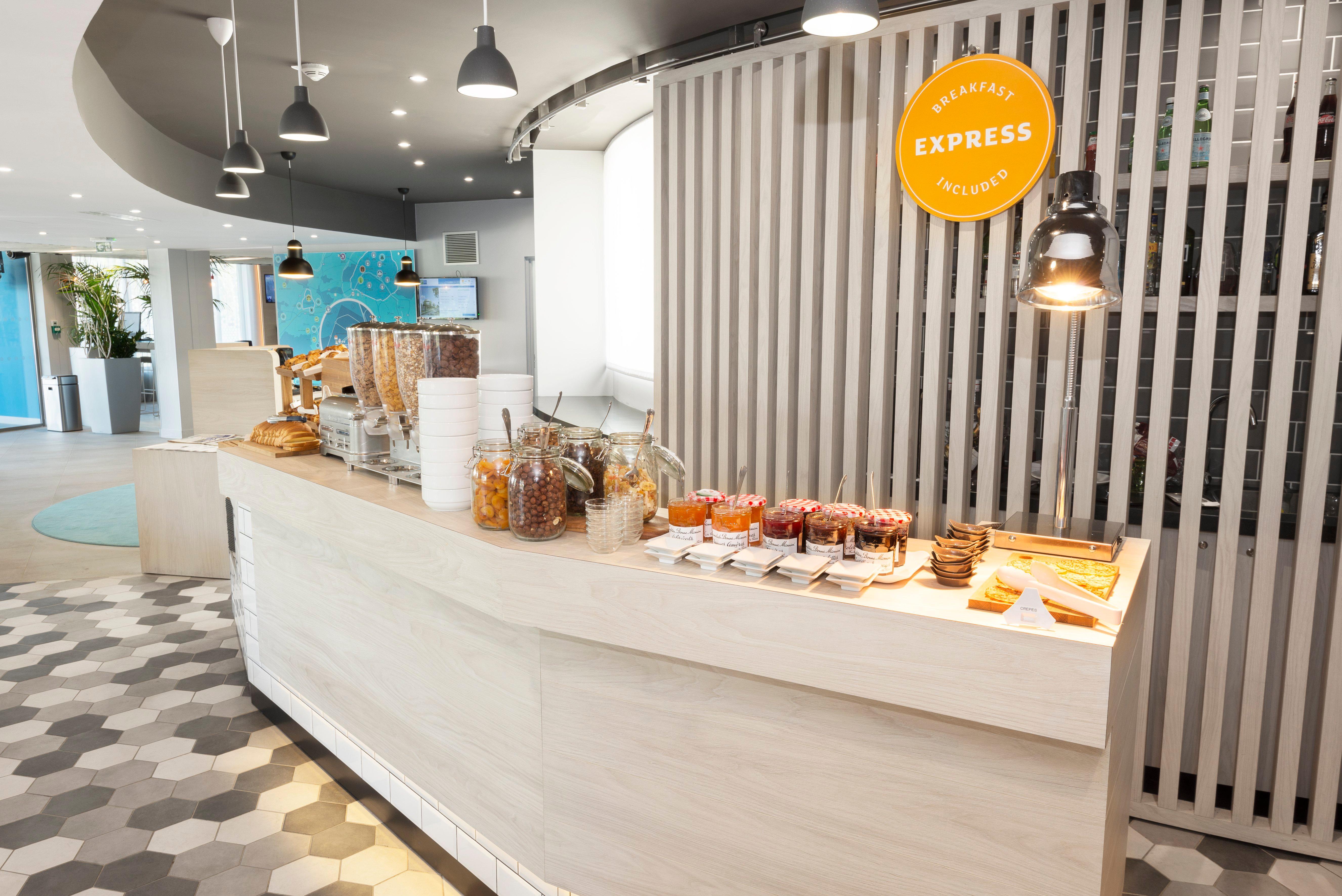 Holiday Inn Express Paris - Velizy By Ihg Eksteriør billede
