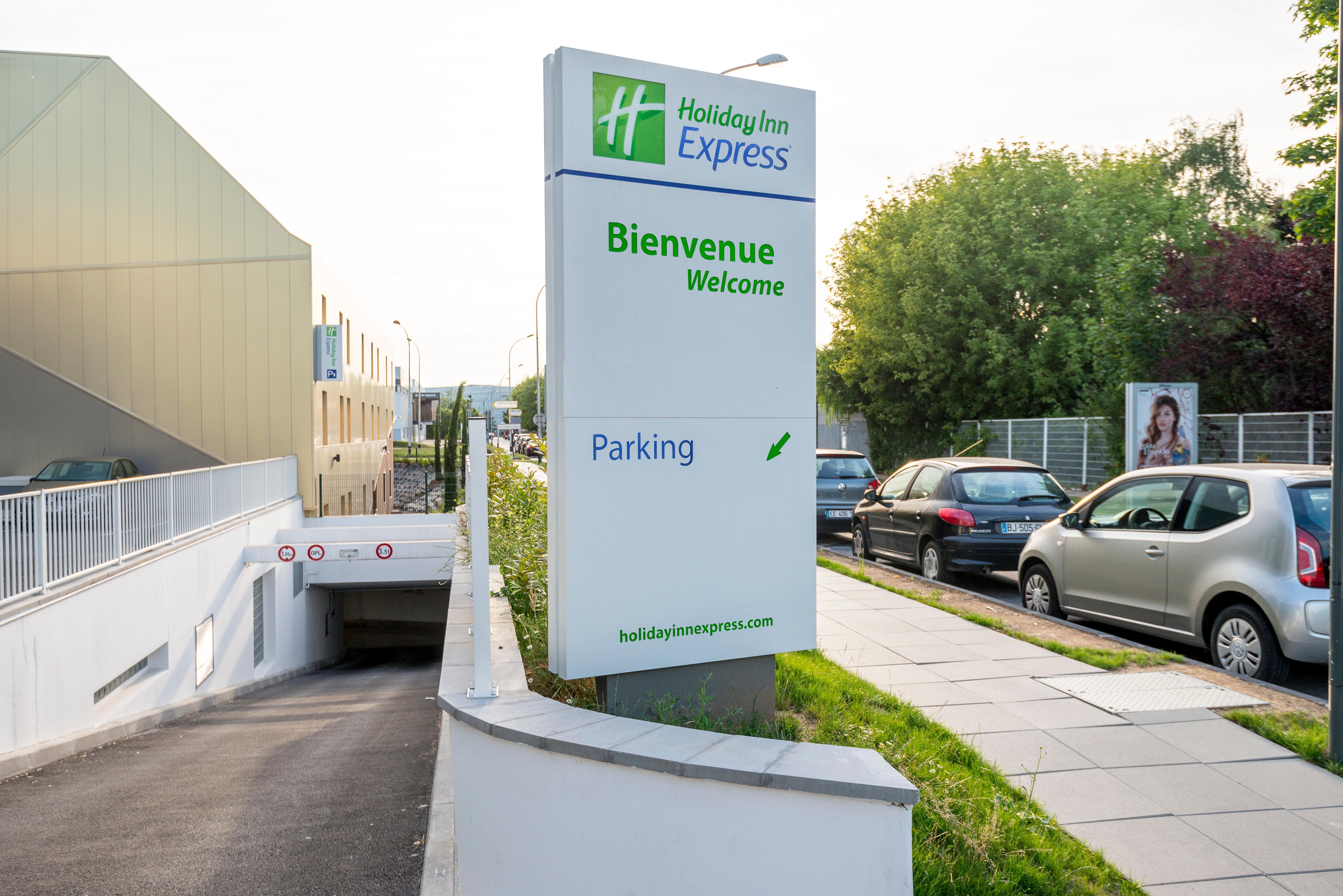 Holiday Inn Express Paris - Velizy By Ihg Eksteriør billede