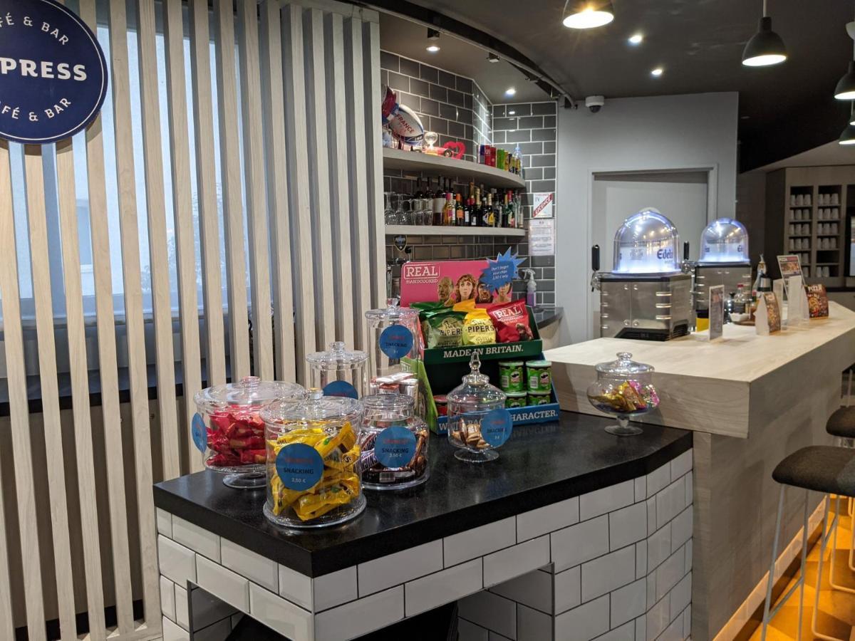 Holiday Inn Express Paris - Velizy By Ihg Eksteriør billede