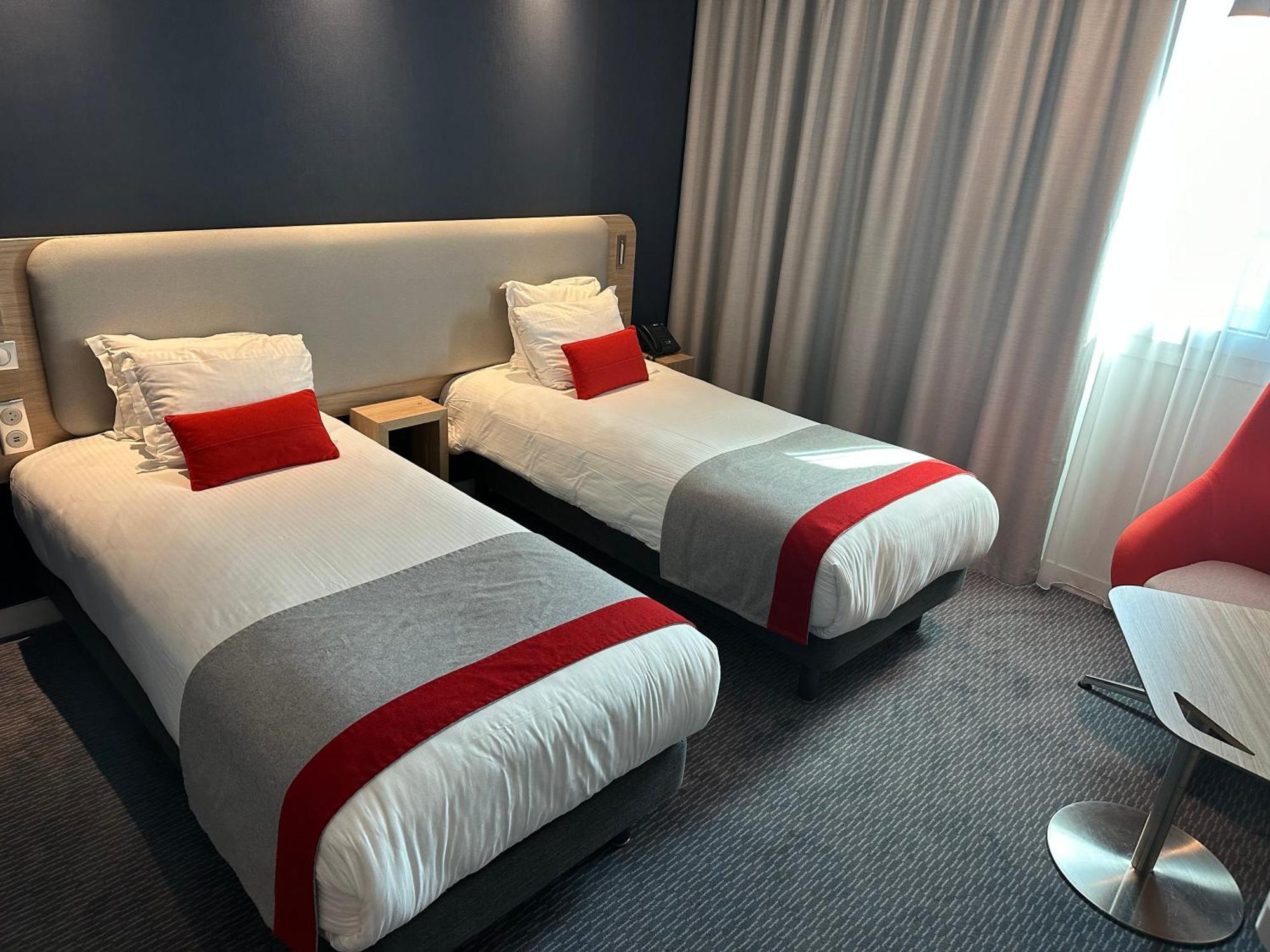 Holiday Inn Express Paris - Velizy By Ihg Eksteriør billede