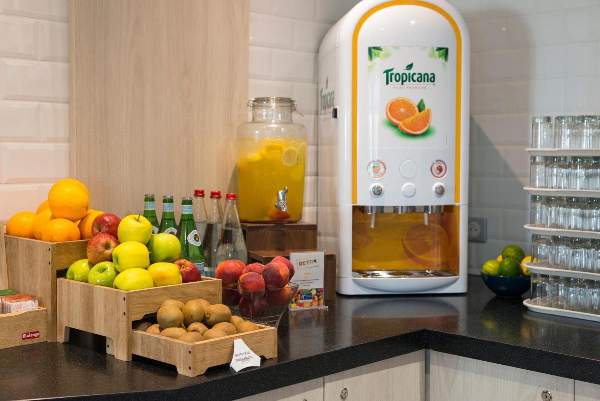 Holiday Inn Express Paris - Velizy By Ihg Eksteriør billede